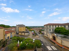 APPARTEMENT 3 PIÈCES 73M2 ENTIEREMENT RENOVÉ AVEC TERRASSE, QUARTIER HISTORIQUE DE LA VILLE 