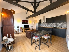 APPARTEMENT 3 PIÈCES 73M2 ENTIEREMENT RENOVÉ AVEC TERRASSE, QUARTIER HISTORIQUE DE LA VILLE 