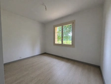 MAISON CONTEMPORAINE DE PLAIN-PIED AVEC DEPENDANCES SUR PLUS DE 1 HECTARE AVEC VUE PYRENEES 