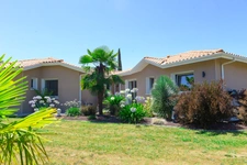 MAISON CONTEMPORAINE HAUT DE GAMME 203M2 AVEC PISCINE CHAUFFÉE ET DOUBLE GARAGE