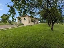 MAISON CONTEMPORAINE DE PLAIN-PIED AVEC DEPENDANCES SUR PLUS DE 1 HECTARE AVEC VUE PYRENEES 
