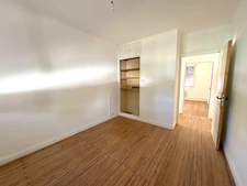 ENSEMBLE IMMOBILIER AVEC RESTAURANT, DEUX APPARTEMENTS, UN PARKING