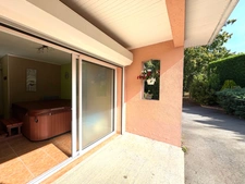 MAISON CONTEMPORAINE 4 PIECES AVEC SPA ET DEPENDANCES