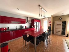 MAISON CONTEMPORAINE 4 PIECES AVEC SPA ET DEPENDANCES