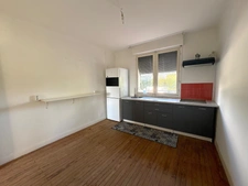 ENSEMBLE IMMOBILIER AVEC RESTAURANT, DEUX APPARTEMENTS, UN PARKING