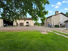 MAISON CONTEMPORAINE DE PLAIN-PIED AVEC DEPENDANCES SUR PLUS DE 1 HECTARE AVEC VUE PYRENEES 