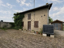 MAISON CONTEMPORAINE DE PLAIN-PIED AVEC DEPENDANCES SUR PLUS DE 1 HECTARE AVEC VUE PYRENEES 