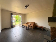 MAISON CONTEMPORAINE DE PLAIN-PIED AVEC DEPENDANCES SUR PLUS DE 1 HECTARE AVEC VUE PYRENEES 