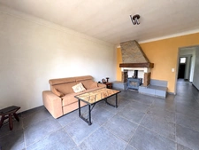 MAISON CONTEMPORAINE DE PLAIN-PIED AVEC DEPENDANCES SUR PLUS DE 1 HECTARE AVEC VUE PYRENEES 