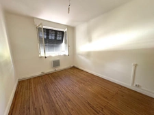 ENSEMBLE IMMOBILIER AVEC RESTAURANT, DEUX APPARTEMENTS, UN PARKING