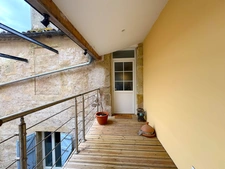 APPARTEMENT 3 PIÈCES 73M2 ENTIEREMENT RENOVÉ AVEC TERRASSE, QUARTIER HISTORIQUE DE LA VILLE 