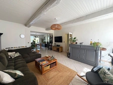 Maison de ville 6 pièces entièrement rénovée de 157m2 + T3 indépendant loué sur 3211m2 de terrain à AIRE SUR L'ADOUR (40)