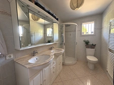 Maison de ville 6 pièces entièrement rénovée de 157m2 + T3 indépendant loué sur 3211m2 de terrain à AIRE SUR L'ADOUR (40)