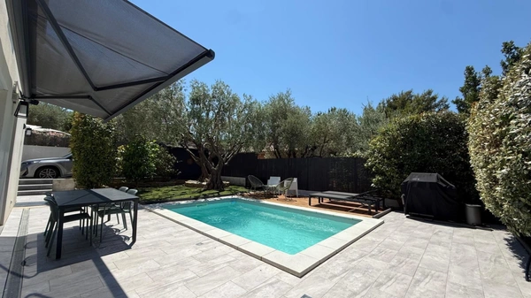 Maison à vendre 4 pièces CEYRESTE (13)
