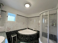 Ceyreste charmante maison de plain pied de 130 M2, 3 chambres, garage, piscine sur un terrain de 1 600 M2