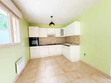CONNERRÉ – Pavillon de plain-pied 3 chambres avec garage et jardin clos