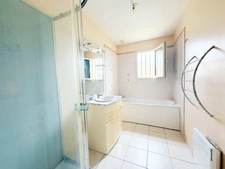 CONNERRÉ – Pavillon de plain-pied 3 chambres avec garage et jardin clos