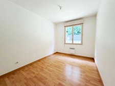 CONNERRÉ – Pavillon de plain-pied 3 chambres avec garage et jardin clos