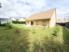 CONNERRÉ – Pavillon de plain-pied 3 chambres avec garage et jardin clos
