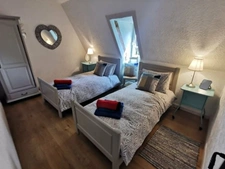 Maison de caractère avec piscine, un bien unique proche de tout ce qui importe