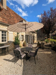 Maison de caractère avec piscine, un bien unique proche de tout ce qui importe