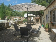 Maison de caractère avec piscine, un bien unique proche de tout ce qui importe