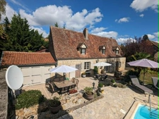 Maison de caractère avec piscine, un bien unique proche de tout ce qui importe