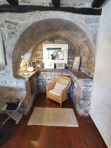 Maison de caractère avec piscine, un bien unique proche de tout ce qui importe