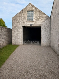vert le petit Hangar avec parking terrain 374m²