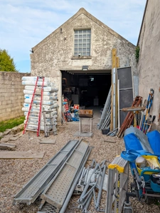 vert le petit Hangar avec parking terrain 374m²