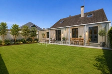 À vendre à Sainte-Geneviève-des-Bois, maison climatisée :    de 123 m², 5 chambres, véranda, garage, sans travaux et parfaitement situé.
