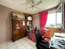 Clarté, calme et confort pour ce T3 traversant avec jolie vue dégagée (30)