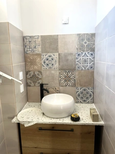 Immeuble avec 4 appartements et un garage à vendre à NIMES (30)