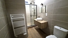 Immeuble avec 4 appartements et un garage à vendre à NIMES (30)