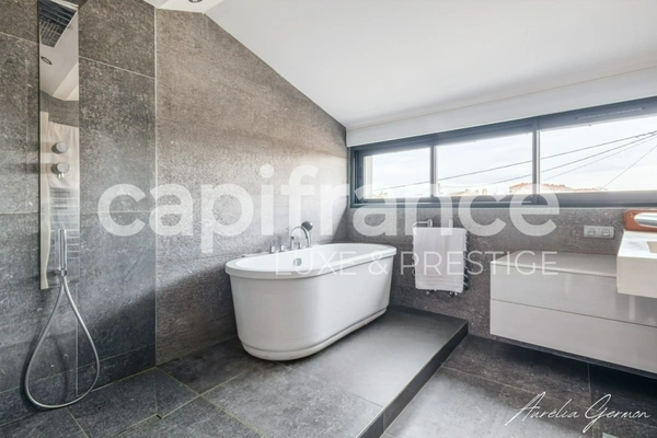 Maison de ville - Terrasse - Garage double - Studio indépendant - Quartier Saint Bruno