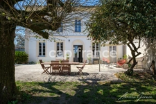 Propriété de 350m2 : Maison de prestige + 2 logements indépendants                