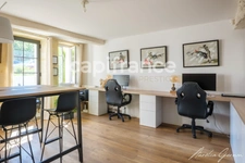 Propriété de 350m2 : Maison de prestige + 2 logements indépendants                