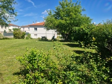 MAISON DE 100M² AVEC 4 CHAMBRES ET BEAU TERRAIN PLAT DE 1382M² ET POSSIBILITE DE DIVISION PARCELLAIRE SUR SECTEUR TRES CALME A UNIEUX