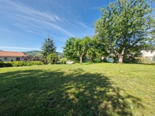 MAISON DE 100M² AVEC 4 CHAMBRES ET BEAU TERRAIN PLAT DE 1382M² ET POSSIBILITE DE DIVISION PARCELLAIRE SUR SECTEUR TRES CALME A UNIEUX