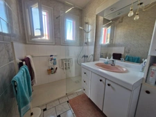 MAISON DE 100M² AVEC 4 CHAMBRES ET BEAU TERRAIN PLAT DE 1382M² ET POSSIBILITE DE DIVISION PARCELLAIRE SUR SECTEUR TRES CALME A UNIEUX