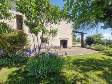 GRANGE DE 80M² (POTENTIEL DE 150M² HABITABLE) + ABRIS A ENTIEREMENT RENOVER SUR UNIEUX.