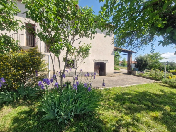 GRANGE DE 80M² (POTENTIEL DE 150M² HABITABLE) + ABRIS A ENTIEREMENT RENOVER SUR UNIEUX.