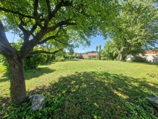 MAISON DE 100M² AVEC 4 CHAMBRES ET BEAU TERRAIN PLAT DE 1382M² ET POSSIBILITE DE DIVISION PARCELLAIRE SUR SECTEUR TRES CALME A UNIEUX