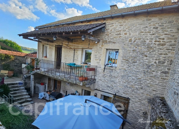 Maison à vendre 4 pièces proche de Dijon. Un jardin au calme, face à la campagne. SAINT SEINE L'ABBAYE (21)