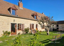 Maison en Pierre de 177 m2 - Un cocon chaleureux à Gevrey-Chambertin, entre charme, nature et convivialité.