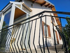 Family home with 8 rooms and great potential – On the outskirts of Dijon