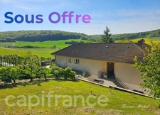 A bright house with a large terrace and unobstructed views, in a peaceful, natural setting in Clemencey (21).