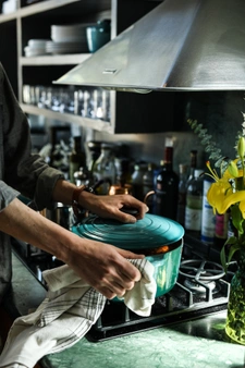 URGENT Fonds de commerce Restaurant  LA ROCHELLE convivial marché de La Rochelle, superbe opportunité. Idéal Pizzeria, bar à vins dégustation, avec cuisine ouverte ou coffee shop, pâtisserie