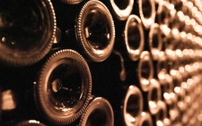 À VENDRE – EMPLACEMENT N°1 - Fonds de commerce Cave à Vins & Épicerie Fine – La Rochelle Vieux-Centre, quartier dynamique (17), très belle visbilité commerciale