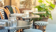 FONDS DE COMMERCE RESTAURANT BRASSERIE CREPERIE A VENDRE VILLE BALNEAIRE EMPLACEMENT PREMIMIUM AVEC VENTE DES MURS INDISSOCIALES